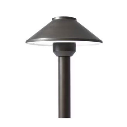 Low voltage pathway light fixture for illuminating walkways and driveways